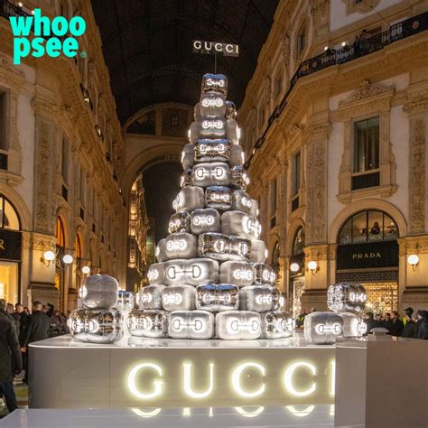 albero di natale di gucci a milano